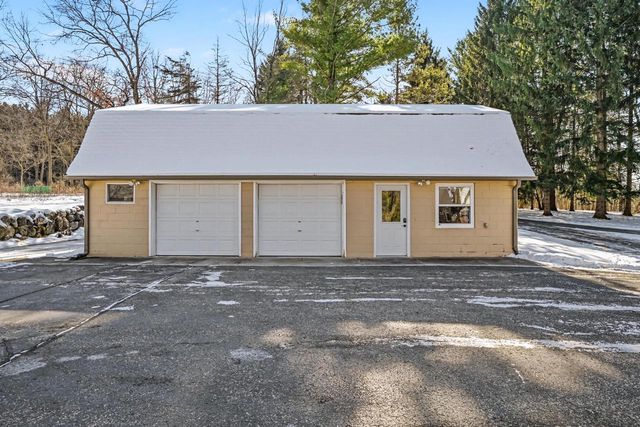 S4W32766 Government Hill ROAD, Delafield, WI 53018