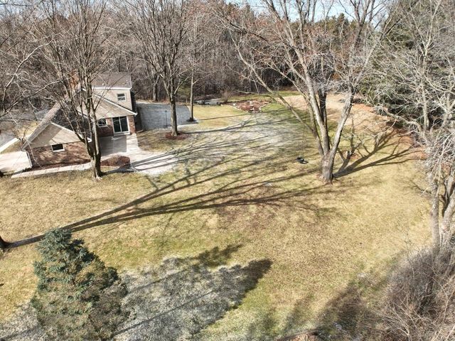 S4W32766 Government Hill ROAD, Delafield, WI 53018