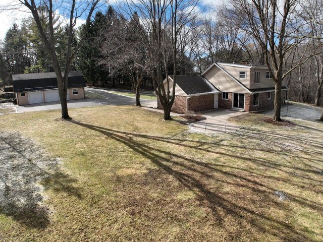 S4W32766 Government Hill ROAD, Delafield, WI 53018