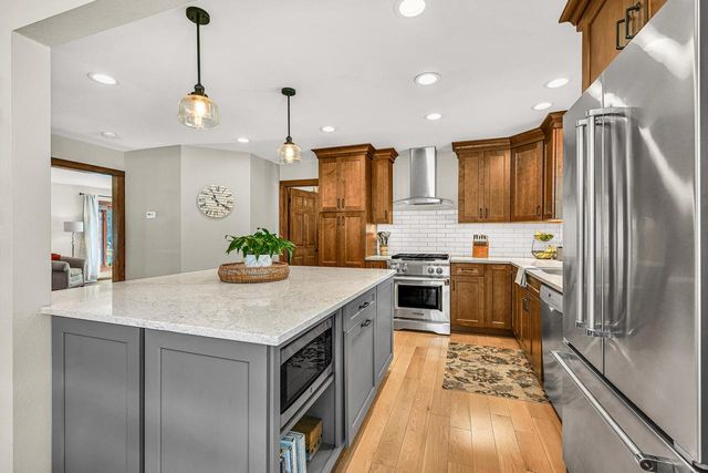 S4W32766 Government Hill ROAD, Delafield, WI 53018