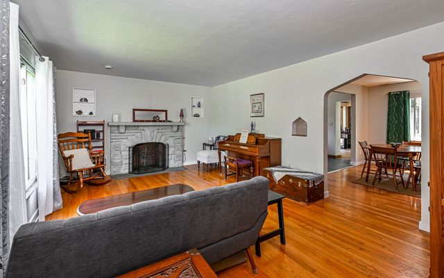 95 Twin Oak Drive, Pine Twp, PA 15090