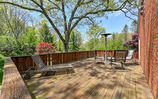 95 Twin Oak Drive, Pine Twp, PA 15090