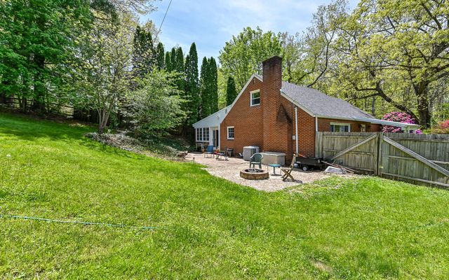 95 Twin Oak Drive, Pine Twp, PA 15090