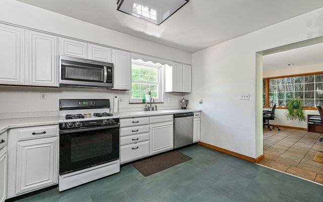 95 Twin Oak Drive, Pine Twp, PA 15090