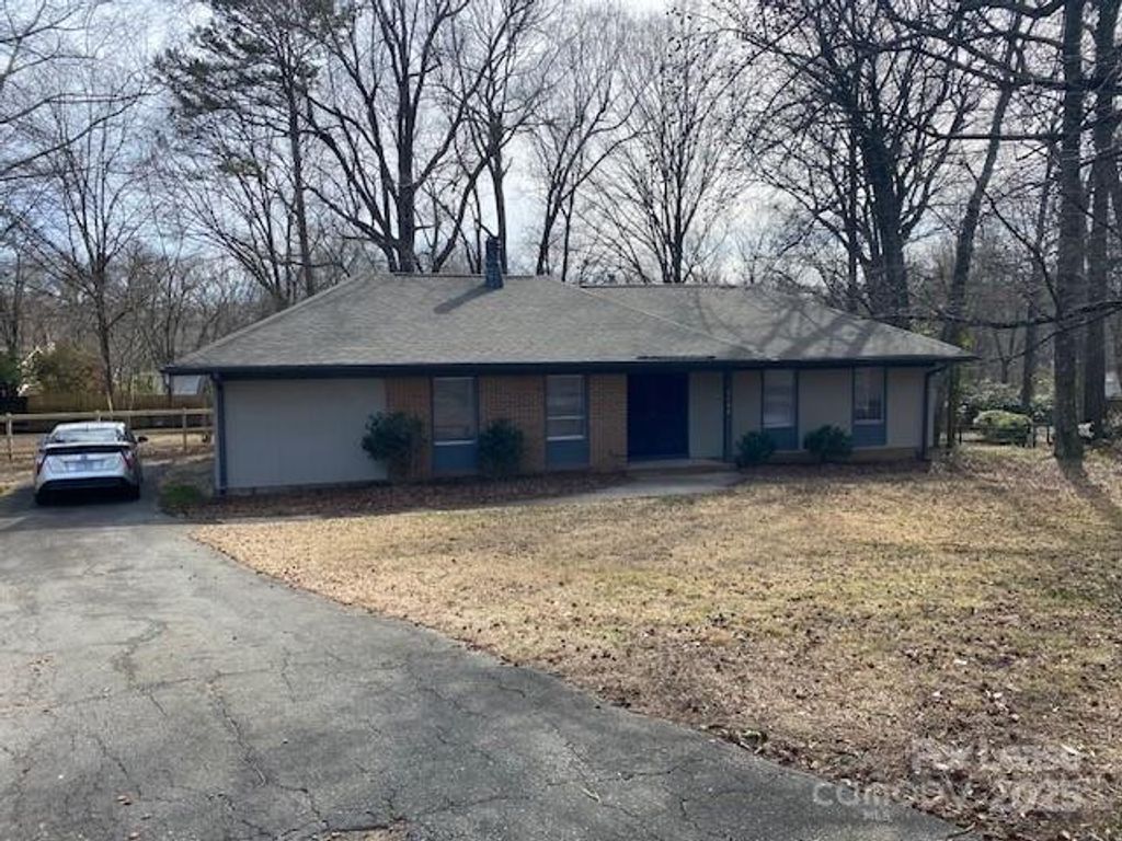 2106 Wellwood Circle, Charlotte, NC 28212