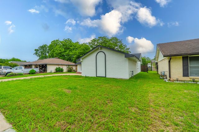 1813 Tompkins Drive, Grand Prairie, TX 75051