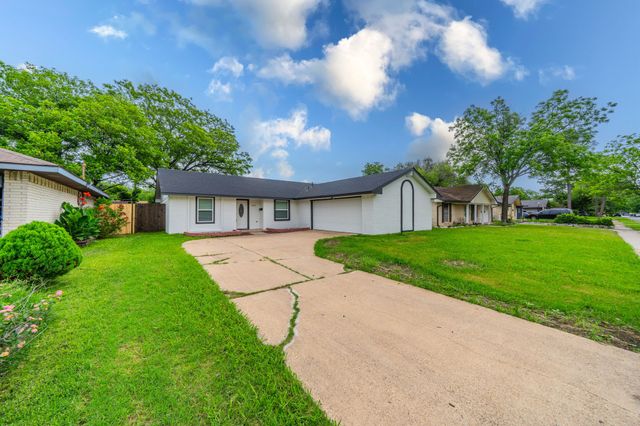 1813 Tompkins Drive, Grand Prairie, TX 75051