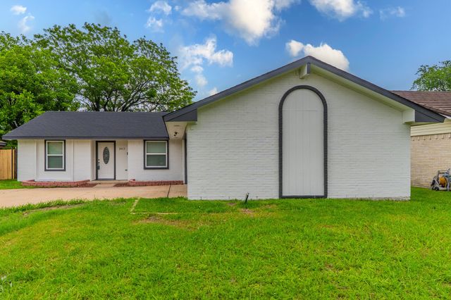 1813 Tompkins Drive, Grand Prairie, TX 75051