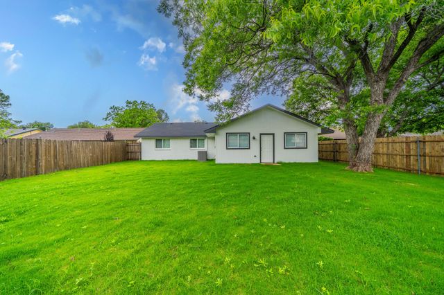 1813 Tompkins Drive, Grand Prairie, TX 75051