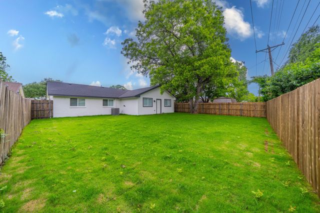 1813 Tompkins Drive, Grand Prairie, TX 75051