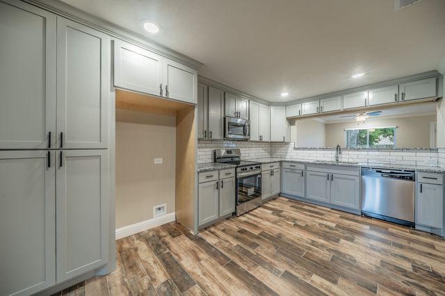 1813 Tompkins Drive, Grand Prairie, TX 75051