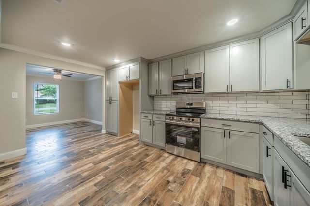 1813 Tompkins Drive, Grand Prairie, TX 75051