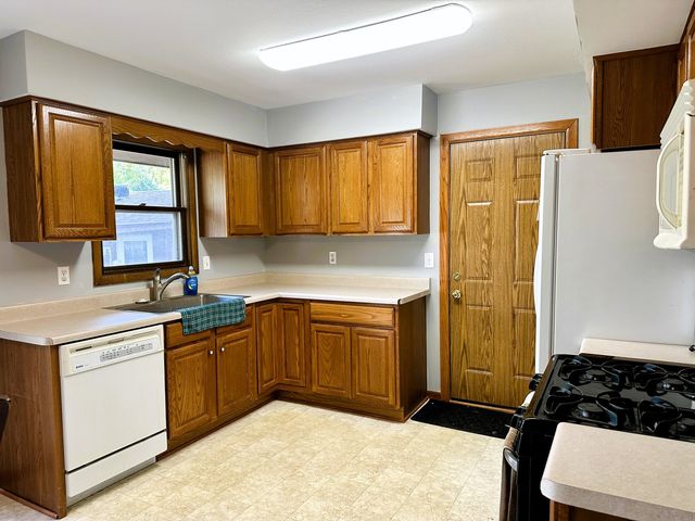 6130 Lockwood Drive, Rockford, IL 61109