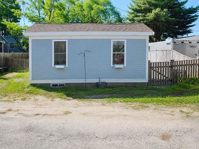 9 Medina Dr, Wareham, MA 02571