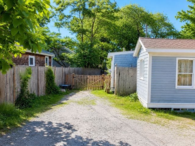 9 Medina Dr, Wareham, MA 02571