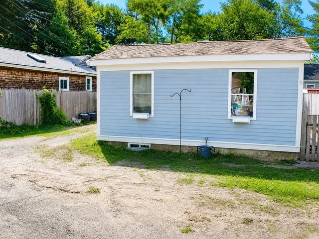 9 Medina Dr, Wareham, MA 02571