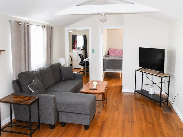 9 Medina Dr, Wareham, MA 02571