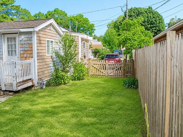 9 Medina Dr, Wareham, MA 02571