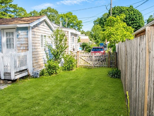 9 Medina Dr, Wareham, MA 02571