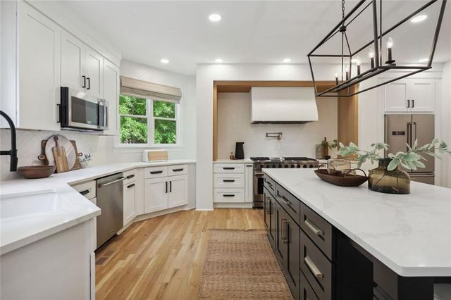 110 Valley Summit Court, Roswell, GA 30075