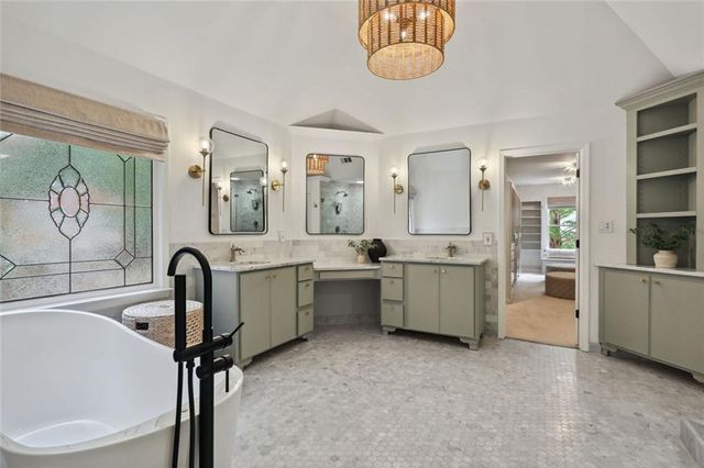 110 Valley Summit Court, Roswell, GA 30075