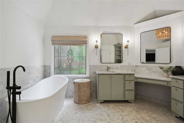 110 Valley Summit Court, Roswell, GA 30075