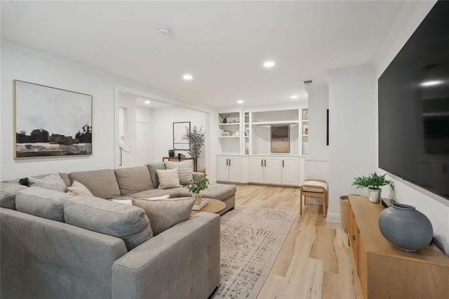 110 Valley Summit Court, Roswell, GA 30075