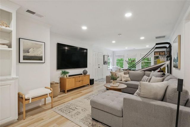 110 Valley Summit Court, Roswell, GA 30075