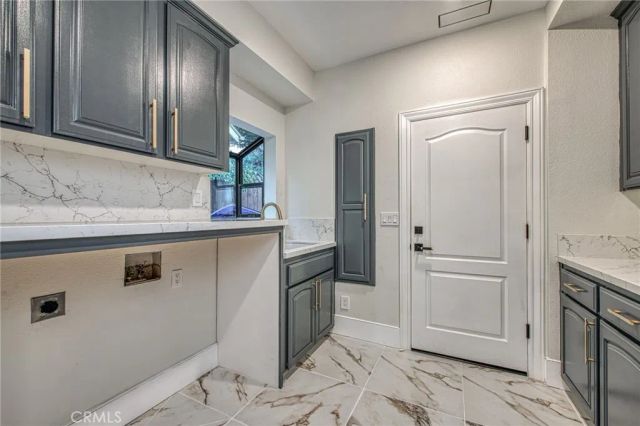 9381 N Woodmont Drive, Fresno, CA 93720