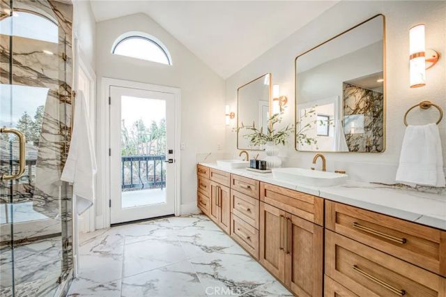 9381 N Woodmont Drive, Fresno, CA 93720