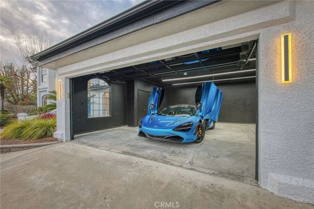 9381 N Woodmont Drive, Fresno, CA 93720