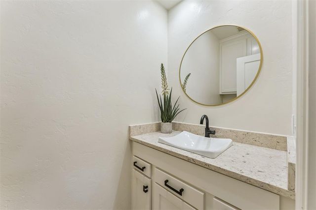 6204 Waterford Boulevard 23, Oklahoma City, OK 73118