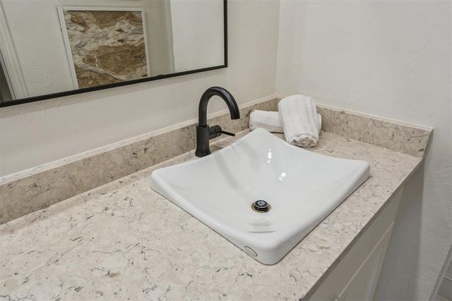 6204 Waterford Boulevard 23, Oklahoma City, OK 73118