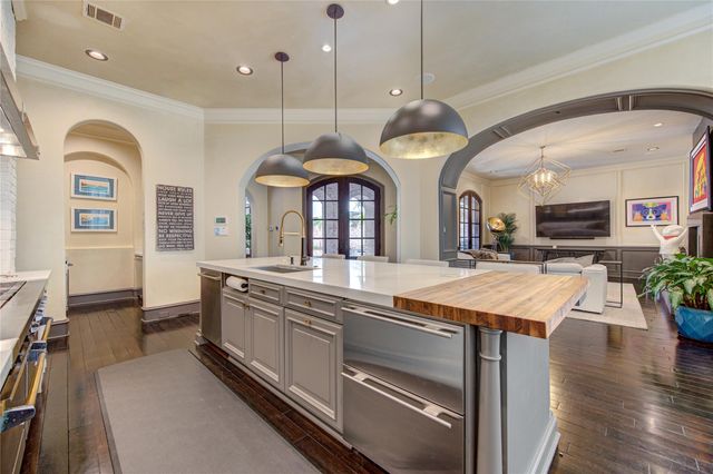 5110 W Oak Mews, Houston, TX 77056