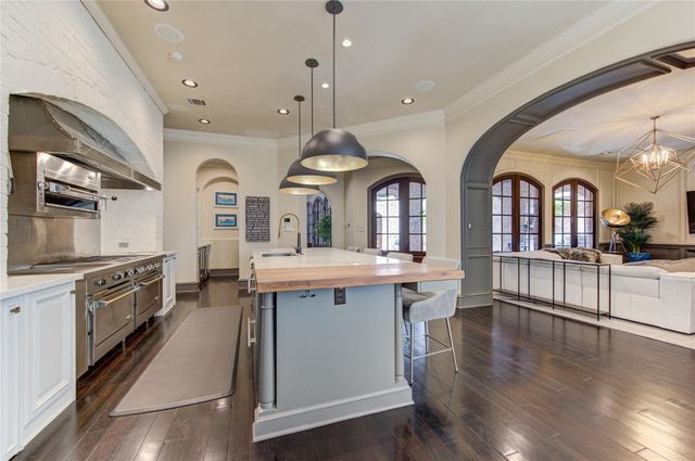 5110 W Oak Mews, Houston, TX 77056