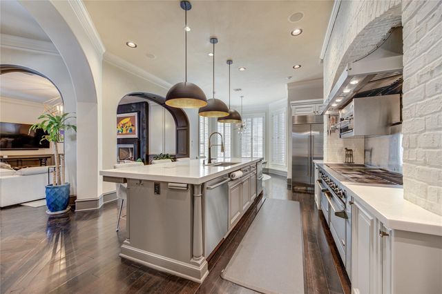 5110 W Oak Mews, Houston, TX 77056