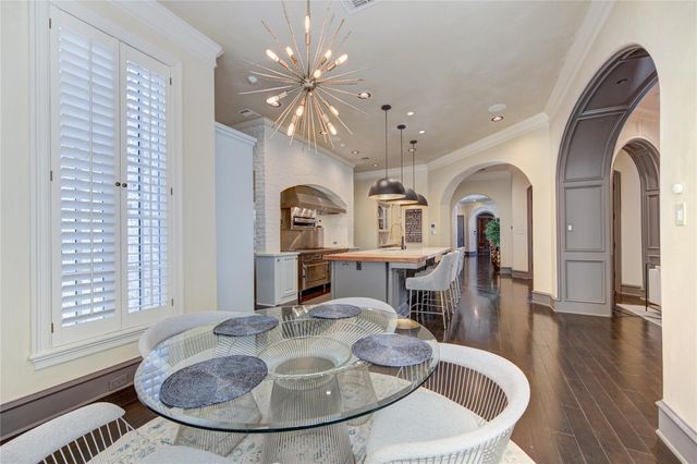 5110 W Oak Mews, Houston, TX 77056