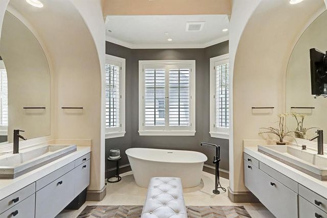 5110 W Oak Mews, Houston, TX 77056