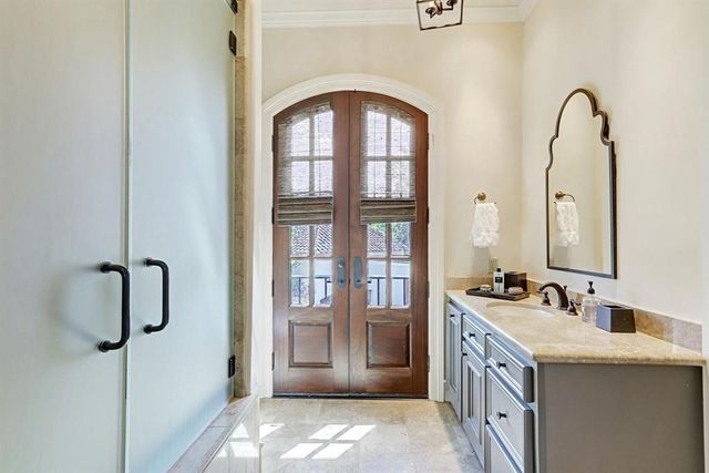 5110 W Oak Mews, Houston, TX 77056