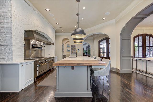 5110 W Oak Mews, Houston, TX 77056