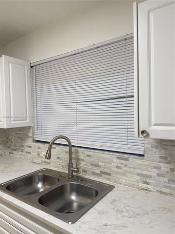 8713 SW 5th St 208, Pembroke Pines, FL 33025