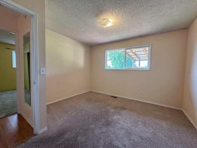 5233 Bartlett Avenue, Klamath Falls, OR 97603
