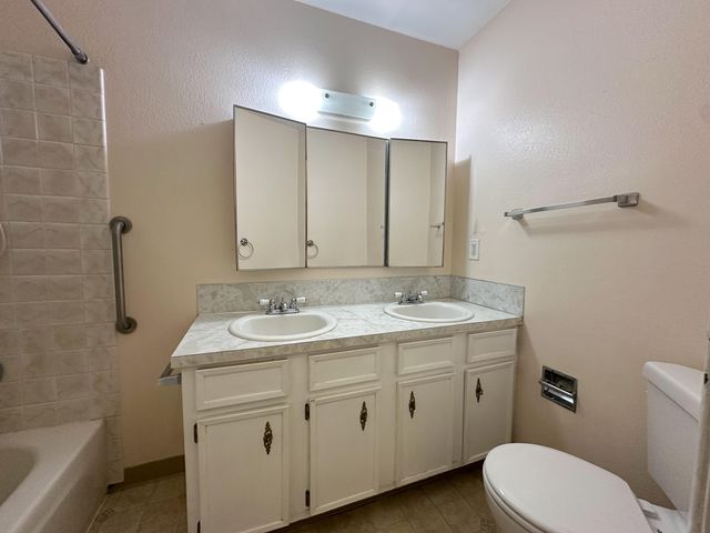 5233 Bartlett Avenue, Klamath Falls, OR 97603