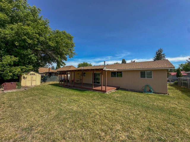 5233 Bartlett Avenue, Klamath Falls, OR 97603