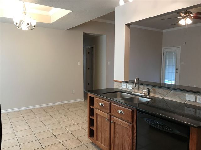 935 Crystal Dove, College Station, TX 77845