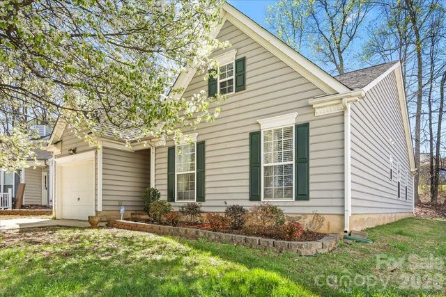 8636 Warwick Crest Lane, Charlotte, NC 28215