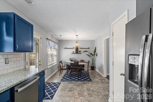 8636 Warwick Crest Lane, Charlotte, NC 28215