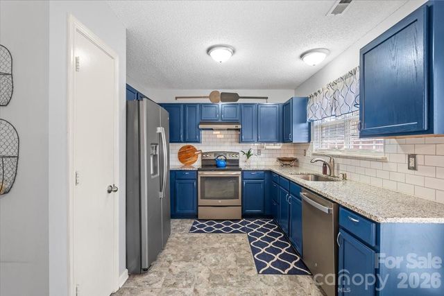 8636 Warwick Crest Lane, Charlotte, NC 28215