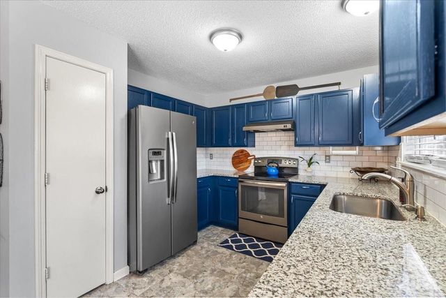 8636 Warwick Crest Lane, Charlotte, NC 28215