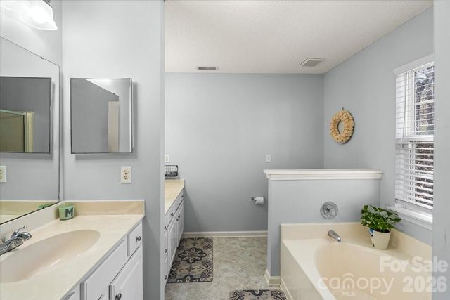 8636 Warwick Crest Lane, Charlotte, NC 28215